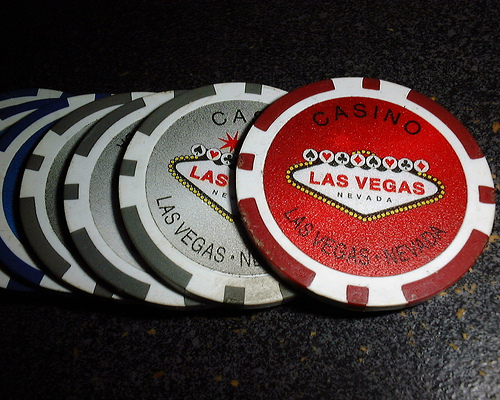 3 Reasons Why Casinos Prefer Chips Over Cash